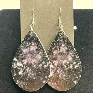 🕸️NWOT Spider web wood hook earrings